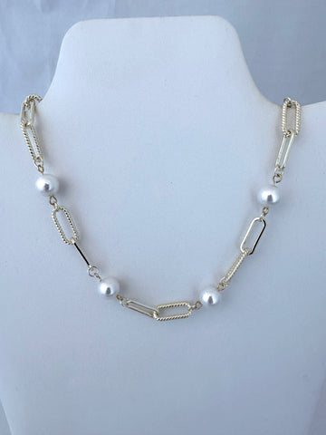 Textured Paperclip Chunky Necklace with Pearl Ball Details